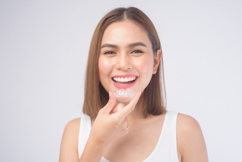 A patient about to start flossing with Invisalign